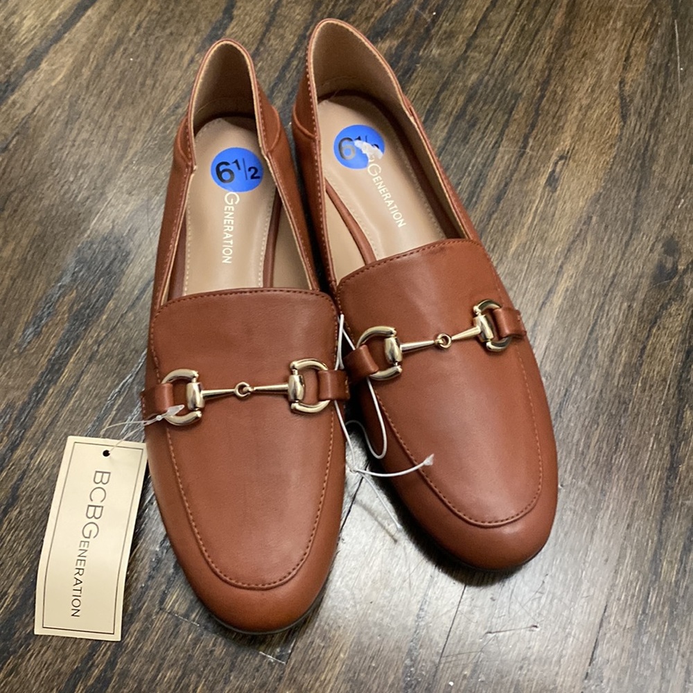 NWT BCBG GENERATION FLATS